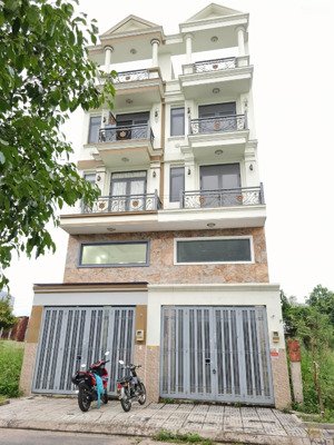 nhà mới đường 12m có vỉa hè giá rẻ nhất đường hà huy giáp quận 12 5 tầng về ở ngay chỉ 5,7 tỷ