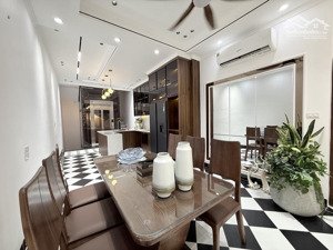 hoa hậu ba đình-ngõ nông- gần phố- thông - mt rộng - tặng full nội thất 5 sao - thang máy vù vù