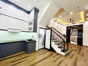 bán nhà cát linh đống đa - dt 41 m - full nội thất - gần phố - vị trí siêu đẹp - ngõ thông tứ phía