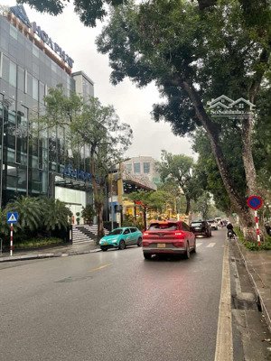 bán toà vp phố liên trì, hoàn kiếm 100m2 xây 9 tầng 1 hầm 1 tum ô tô vào nhà.