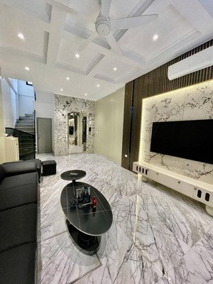 6 tầng thang máy sát mặt phố hào nam - oto ra vào. dt 45m2 6 tầng - mt 4m - thương lượng 16,95 tỷ