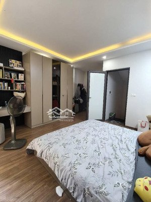 bán nhà rẻ nhất khu việt hưng,lb 45m 4tầng dân xây,đẹp ở ngay chỉ nhỉnh 6tỷ