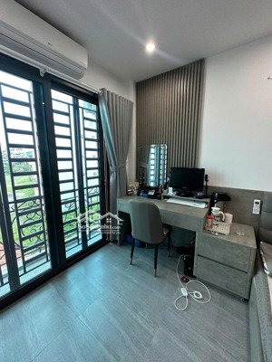 nhà ngõ 93 hoàng văn thái - ngõ rộng - nhà thoáng sáng - dân xây chắc chắn -khu an ninh dân trí cao