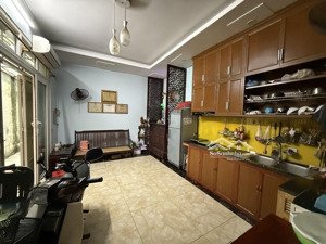 bán nhà ngô gia tự,lb gần ngay big c long biên-ô tô đỗ cổng-5tầng vuông vức-vị trí đẹp giá rẻ