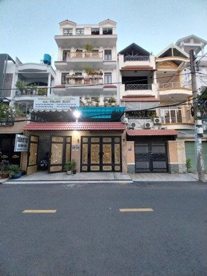 bán căn hộ dịch vụ cho thu nhập tốt, ngay trường đại học văn lang