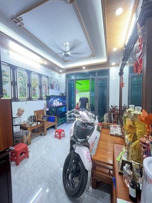 nhà dân xây gần mặt phố đại từ cần bán dt 36m nhà 5 tầng giá 7,9 tỷ