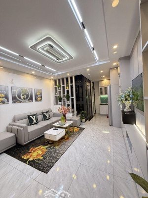 bán nhà riêng 5pn, 4wc, 42m2 tại giải phóng, hoàng mai, 8,45 tỷ. ô tô qua nhà.ngõ thông. thang máy