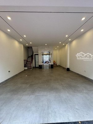 đàm quang trung ô tô 7 chỗ ngủ trong nhà - thang máy - ngõ thông tứ tung - đối diện aeon long biên