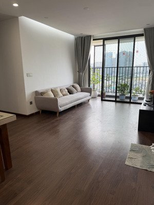 em cần bán căn hộ toà nhà 6th element khu đô thị tây hồ tây.