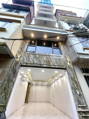 hàng hot lô góc 2 ban công, ô tô tận cửa, thang máy. phương mai, đống đa, dt 43m2x7tầng, mt 4.2m