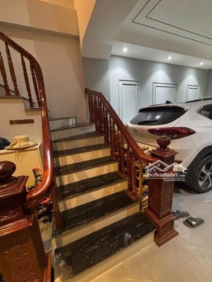 chủ cần bán gấp nhà mới đẹp phố lý sơn long biên ,gaza ô tô dt 50 m x4 tầng x3,8 mt giá 11,75 tỷ .