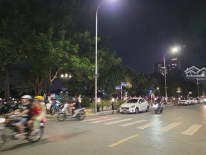 bán gấp! nhà phố đặng văn ngữ, đống đa, mt 6.2m, 10m ra ô tô, tiềm năng xây ccmn dòng tiền khủng!