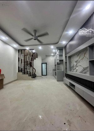 giá rẻ đầu tư bán nhà mễ trì mới tinh - 40m2 - 4 tầng - chỉ 8tỉ - ô tô cách 20m - full nội thất