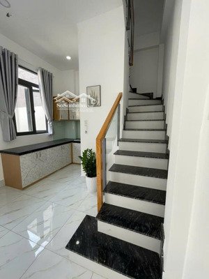 gấp! bán căn nhà đường 6m phan văn trị-bt. giá 4tỷ180.đang cho thuê 21tr. gần tiểu học phan văn trị