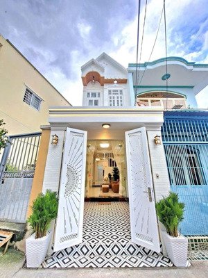 nhà mới hiện đại shr hẻm 17 dương cát lợi - sát quận 7