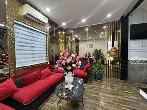 gấp gấp cần bán căn nhà khu nghuyễn chí thanh -láng hạ .khu phân lô ô tô đỗ cửa .dân trí cao