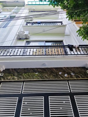 bán nhà cầu giấy 68m2, xây 5 tầng 10.5 tỷ có thương lượng sổ đỏ chính chủ. trung tâm cầu giấy