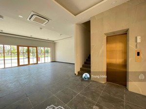 cần cho thuê nhà phố trục at dự án new an thới - phú quốc đã hoàn thiện cả nhà.dt 105m2.