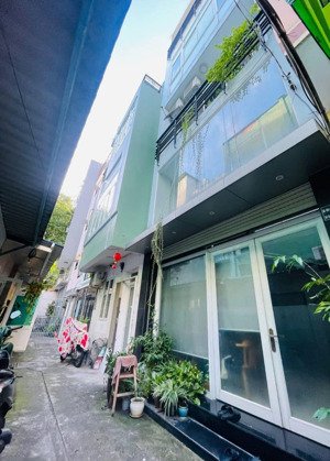 bán nhà kỳ đồng, p.9, q.3, dt: 4,5 x 8m, năm tầng đẹp, giá 6 tỷ 5.