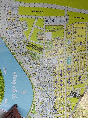 tôi cần bán lô đất dự án seaview, đường 10.5m. gần sông cổ cò, gần biển. vị trí rất đẹp.