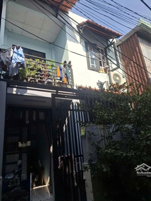 nhà sổ hồng riêng ql1a gần ngã tư ga - giá tốt