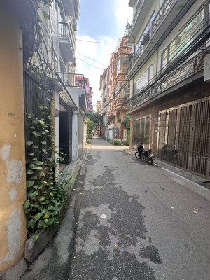 bán nhà phân lô trần quốc hoàn cầu giấy. 42/45m x 6t. mt4m. giá 19.7 tỷ