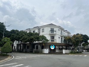 chính chủ gửi bán căn góc 2 mặt tiền .