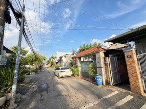 cần bán lô đất mặt tiền nguyễn văn trỗi sát chợ dĩ an 1. giá còn: 4.65 tỷ tl nhẹ