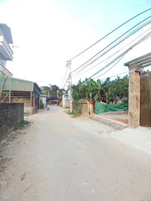 78,8m trục chính thôn 7 tân xã. đường to 2 oto tránh
gần dh10
khu dịch vụ, đấu giá tân xã