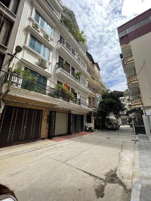 hiếm! 14 tỷ hơn, bán nhà hoàng quốc việt, cầu giấy- 52m2- 2 mặt tiền- phân lô- vỉa hè- ô tô tránh