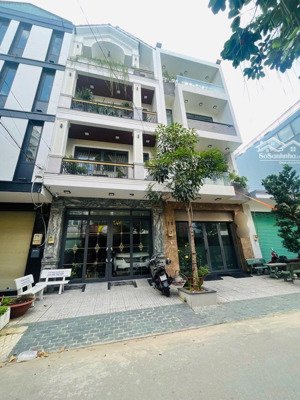 tân kỳ tân quý- 4 tầng- đường 12m có lề- 100m2- khu phân lô- k lộ giới- giá 9.79 tỷ
lh: mr.dương