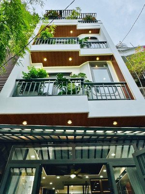 vợ chồng tôi bán nhà về quê đường 6m vườn chuối-p4-q3. giá 4tỷ550/70m2 gần chợ, bệnh viện thuê 26tr