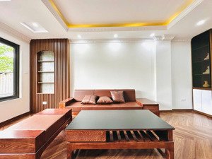 11,5 tỷ: nhà 7 tầng, 49m, mt 4m; ngõ thông ra phố kim giang, kđt mới đại kim; 10 phòng cho thuê