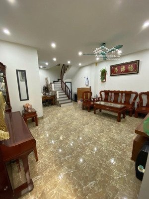 bán nhà sát vườn hoa phố ngọc lâm,dân xây giá mềm 60m 4tầng,rất mới chỉ 8ty3 có thương lượng