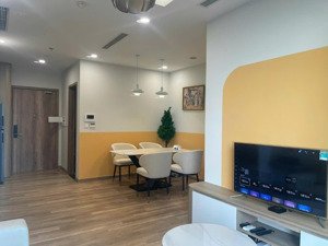 mời thuê căn 2pn 2wc 67m2 đủ đồ ban công đn toà r2 onsen. hl ạ