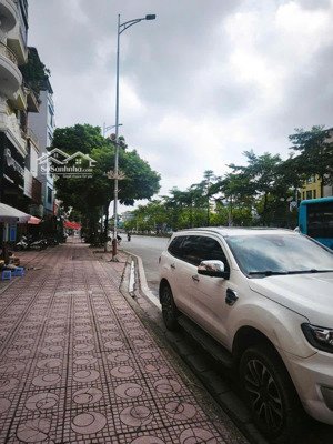 bán gấp đất mặt phố ngô gia tự, long biên, hà nội diện tích 98 m2, vỉa hè đá bóng, giá 25.8 tỷ