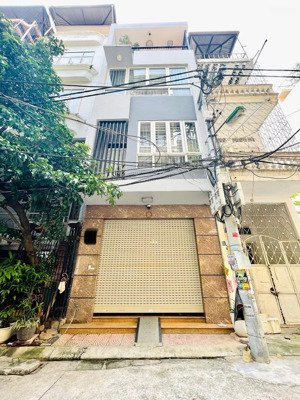 bán nhà phân lô ô tô tránh phố nguyễn công hoan - 40m2 - 3.7m mặt tiền - 16.2 tỷ- gần hồ ngọc khánh