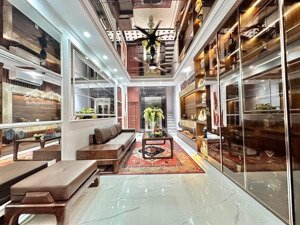 bán nhà phố ngọc khánh - 52m2 x mt 4.6m - nhà đẹp ở ngay - thang máy - ngõ thông các ngả