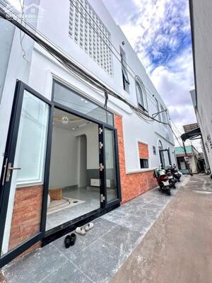 Nhà trệt lầu mới đẹp Full nội thất hẻm 311 Nguyễn Văn Cừ