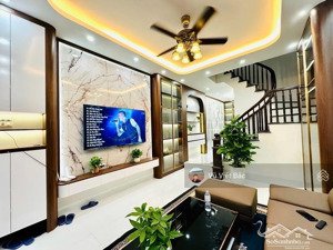 nhà mới hồ tùng mậu, cầu giấy, 40m, 4 tầng, 2 thoáng chỉ nhỉnh 10 tỷ, cách phố chỉ 15m