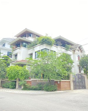 bán biệt thự vườn đào - diện tích lớn 370m2, vip nhất nhì khu - view vườn hoa, ở yên tĩnh - 230 tỷ