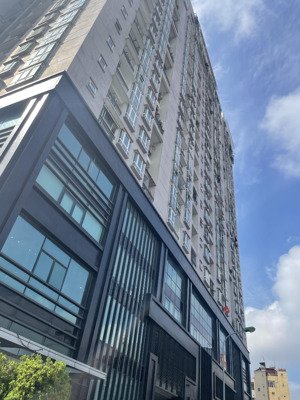 hoàng cầu căn góc vị trí đep xây 9 tầng thang máy cách hồ hoàng cầu 150 m vị trí đẹp