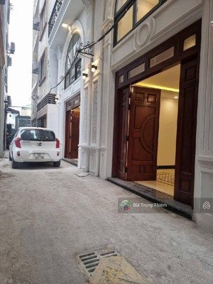 chính chủ bán nhà đẹp cạnh chợ thạch bàn 42m 6 tầng mặt tiền rộng ô tô đỗ cửa giá 8.65 tỷ