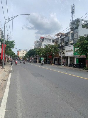 nhà mặt tiền đường giao đặng văn bi khu sầm uất thủ đức, sổ hồng 62m2 giá tốt