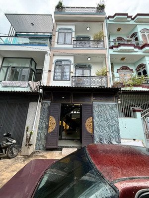 siêu phẩm nhà phố bề ngang 5m ngay đặng minh khiêm, q11 - giá / 65m2. 1 trệt 2 lầu. đường 8m.