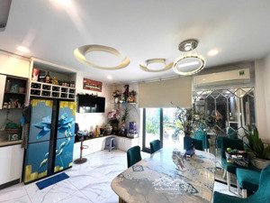 bán nhà mặt phố tại kdc phong phú 4 giá 11,5 tỷ dt 100m2 hầm trệt 3lầu có thang máy full nt