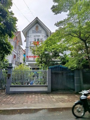 biệt thự đẳng cấp 230m2 - song lập 3 mặt thoáng - vị trí vàng văn quán