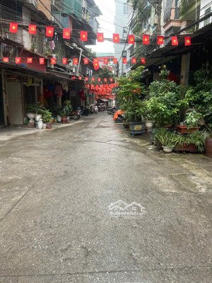 lõi ba đình - thửa rộng - gần oto - ở hoặc xây sửa cho thuê đều được