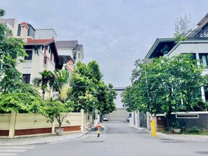 biệt thự vườn đào - nhỉnh 400tr/m - không lỗi phong thuỷ - vài bước ra hồ tây, gần 300m2, 120 tỷ