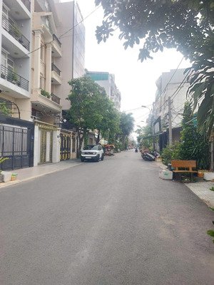 bán nhà nguyễn thị thập . dt 4m x 12m . 6 tấm . chỉ có 13 tỉ nhỉnh